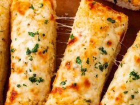 Pioneer Woman's Garlic Cheese Bread Recipe