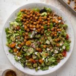 A Quick and Healthy Pan Salad with Crispy Chickpeas