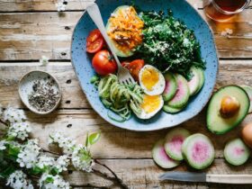 Roasted Broccoli and Cauliflower Pasta Bake: The Ultimate Comfort Food 40 overhead shot of golden bubbly roasted broccoli and cauliflower pasta bake in ceramic baking dish with melted cheese on top